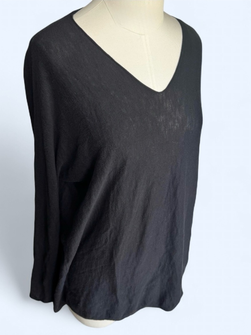Vince Black V-Neck Long Sleeve Top very comfortable raw edge sleeve cotton